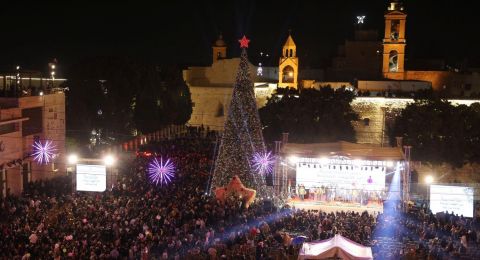 بيت لحم تُشعل أجواء الأعياد بإضاءة شجرة الميلاد في ساحة المهد