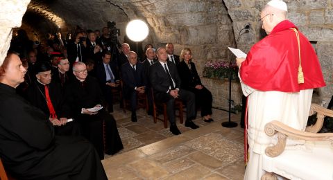 بابا الفاتيكان يدعو الشرق الأوسط إلى تغيير المسار بعيداً عن الحروب والانقسامات