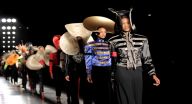 أشكال غريبة لا تخطر على بال أحد،سوى Philip Treacy! أشكال غريبة لا تخطر على بال أحد،سوى Philip Treacy!