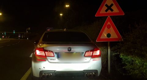 ضبط سيدة تسوق بسرعة 215 كم/س