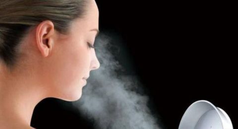 الطريقة الصحيحة لتنظيف البشرة بالبخار