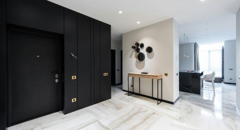 أكثر 4 ألوان رائجة للأبواب الأمامية للاختيار بينها والتعبير عن شخصيات أصحاب المنازل