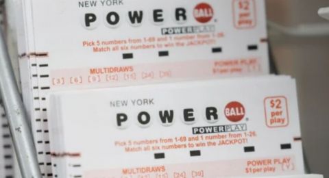 أمريكي يفوز بمليون دولار بشراء بطاقتي يانصيب لنفس السحب عن طريق الخطأ!