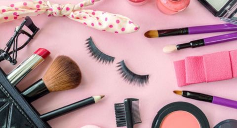 تهدّد صحة الفتيات.. مادة شائعة في منتجات التجميل تُمنع في أوروبا!
