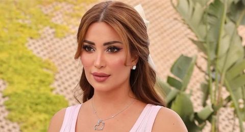 نسرين طافش تُثير الجدل بإطلالة جريئة على البحر