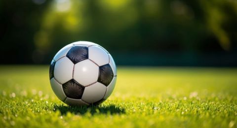 حارس إماراتي على أبواب مانشستر يونايتد