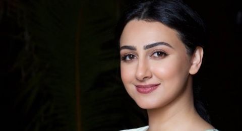 هيفاء حسين تمازح جمهورها: أقاضي فضل شاكر بتهمة 