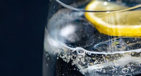 هل يساعد الماء مع الليمون على خسارة الوزن؟