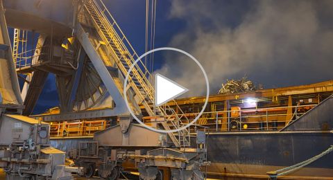 اندلاع حريق في سفينة بميناء كيشون غرب حيفا